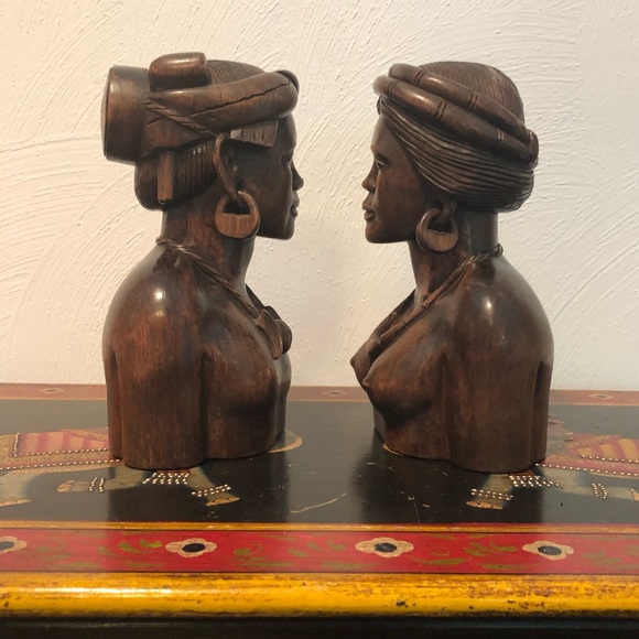 Wood Carved Statues Set Of 2 Unique Detail Carved Man & Woman - Picture 3 of 9